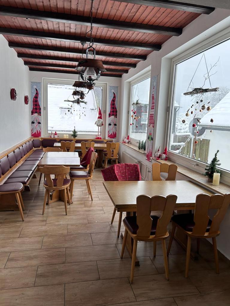Villa Ferienhaus Astenblick - Ideal Fuer Weihnachtsfeiern Und Familienfeiern Bietet Schlafplaetze Fuer Bis Zu 35 Personen à Winterberg Extérieur photo
