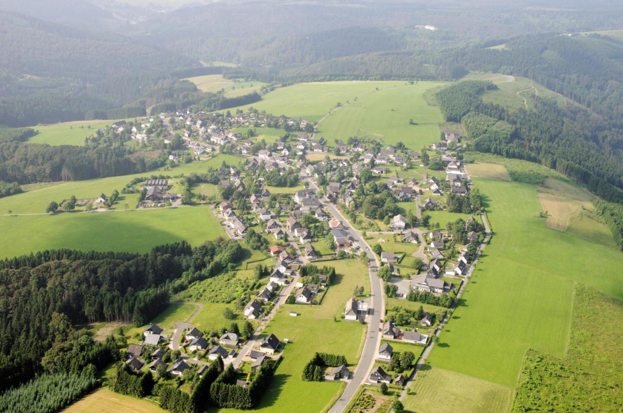 Villa Ferienhaus Astenblick - Ideal Fuer Weihnachtsfeiern Und Familienfeiern Bietet Schlafplaetze Fuer Bis Zu 35 Personen à Winterberg Extérieur photo